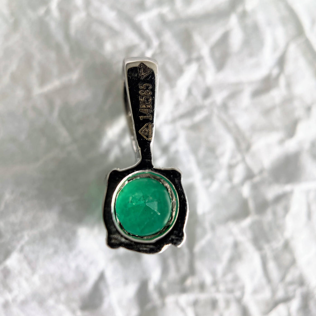 Classic gemstone pendant